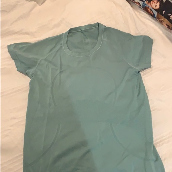 Tops - lululemon swiftly tech top